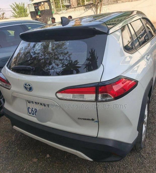 Toyota Corolla Cross Hybrid 2024 Ivory
