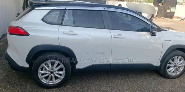 Toyota Corolla Cross Hybrid 2024 Ivory