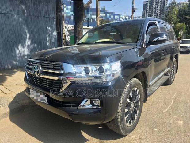 Toyota Land Cruiser 2016 Black