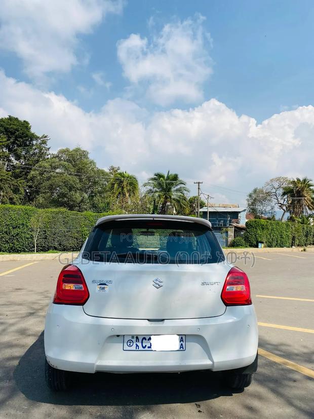 Suzuki Swift 2022 White
