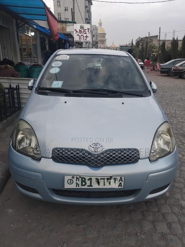 Toyota Vitz 2004 Blue