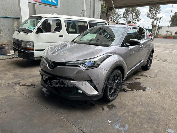 Toyota C-HR XLE FWD 2020 Gray