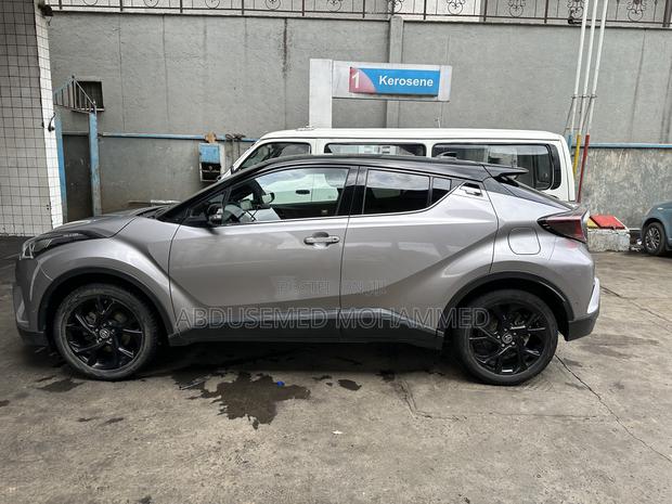 Toyota C-HR XLE FWD 2020 Gray
