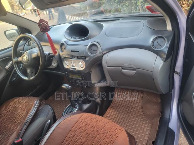 Toyota Vitz 2004 Pearl