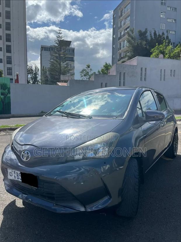 Toyota Yaris 2013 Gray