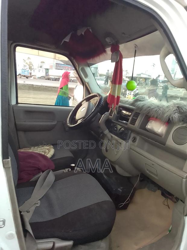 Suzuki Every Wagon 2012 White