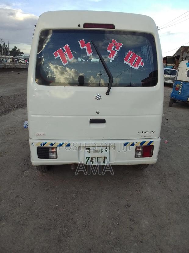 Suzuki Every Wagon 2012 White