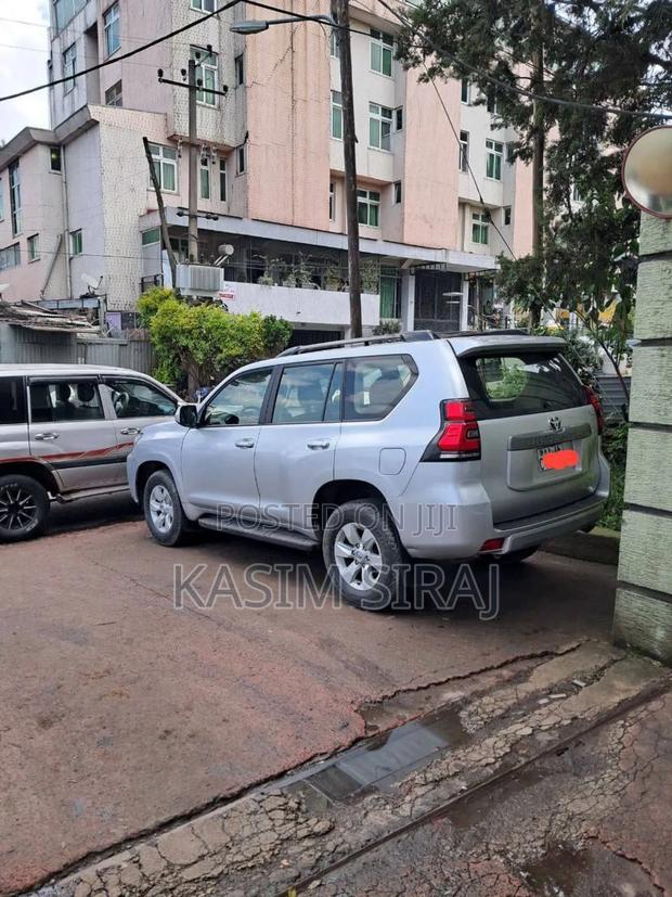 Toyota Land Cruiser Prado 2.8 2021 Silver