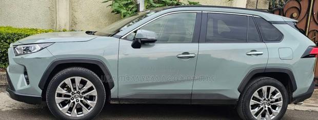 Toyota RAV4 2020 Blue