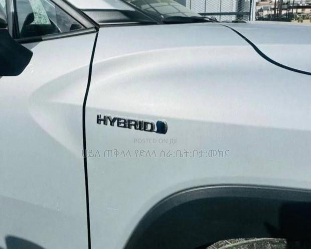 Toyota Corolla Cross Hybrid 2024 Off white