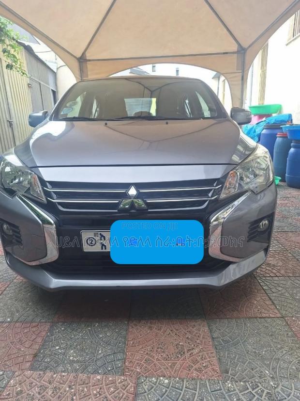Mitsubishi Attrage 2022 Silver