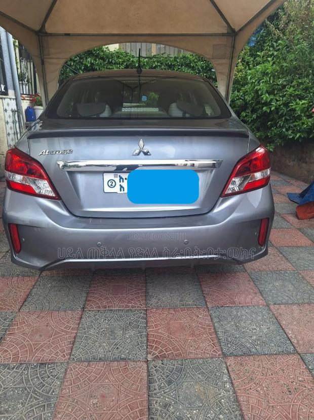 Mitsubishi Attrage 2022 Silver
