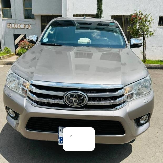 Toyota Hilux 2020 Gray