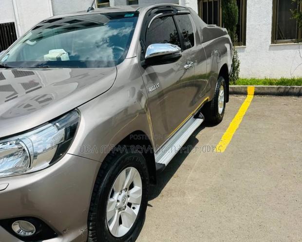 Toyota Hilux 2020 Gray