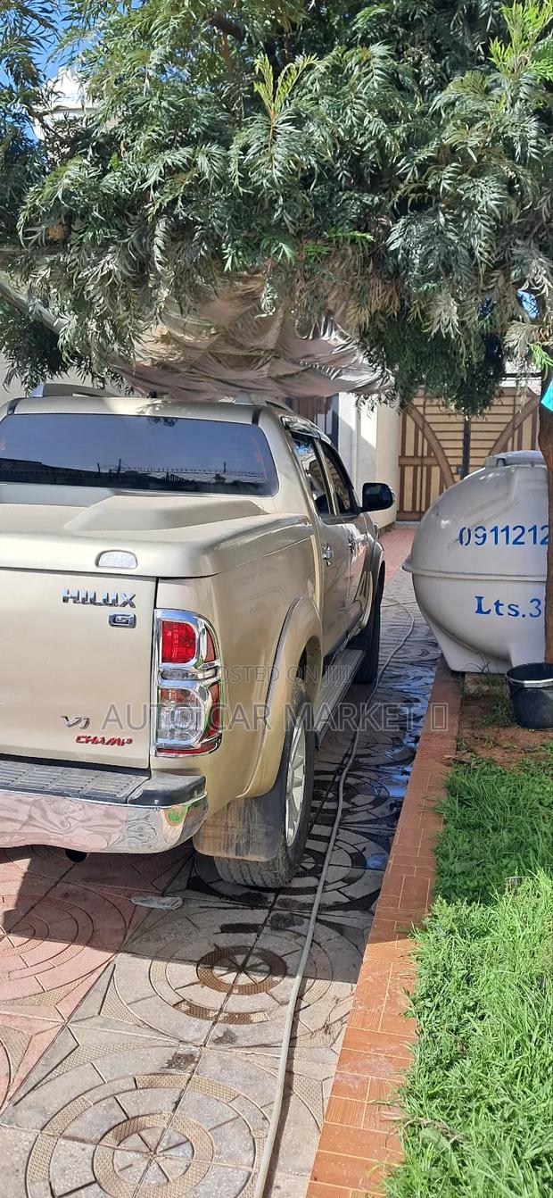 Toyota Hilux 3.0 D-4D 4x4 2015 Ivory