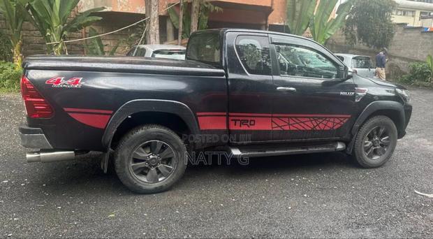 Toyota Hilux 2017 Black