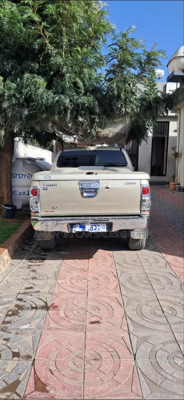 Toyota Hilux 2015 Gray