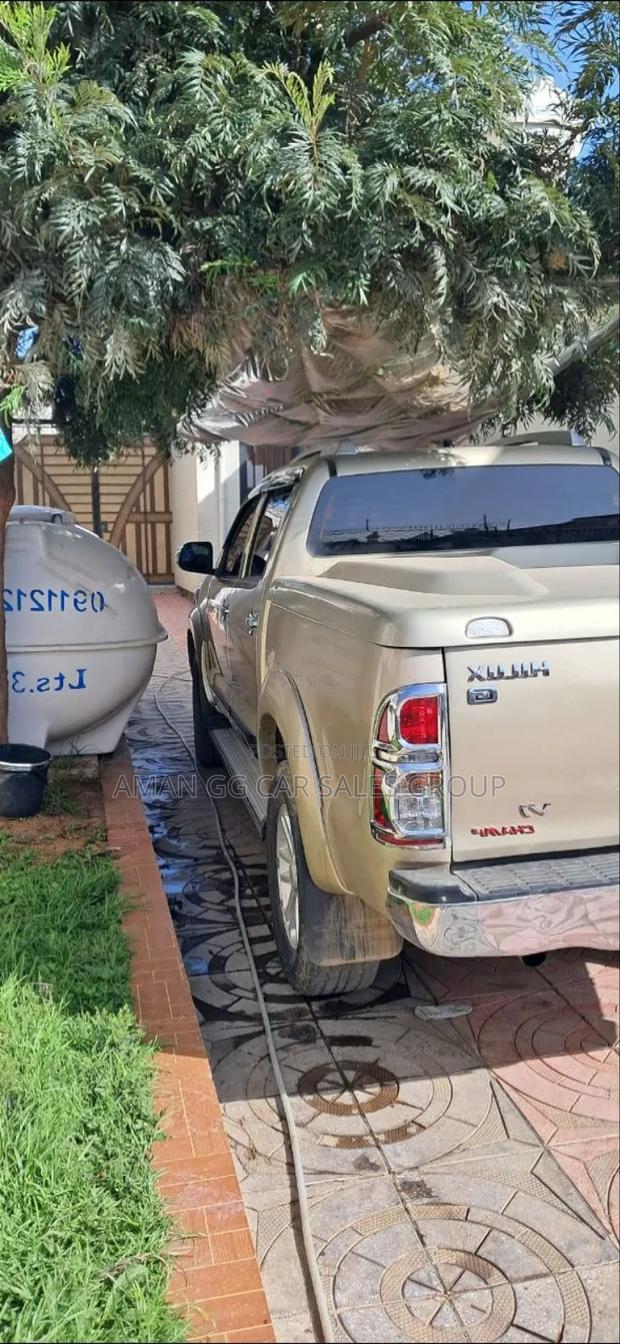 Toyota Hilux 2015 Gray