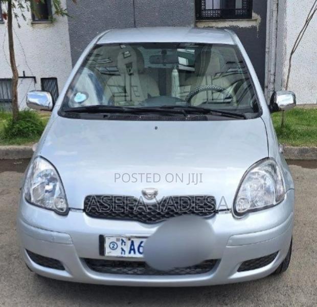 Toyota Vitz 2004 Silver