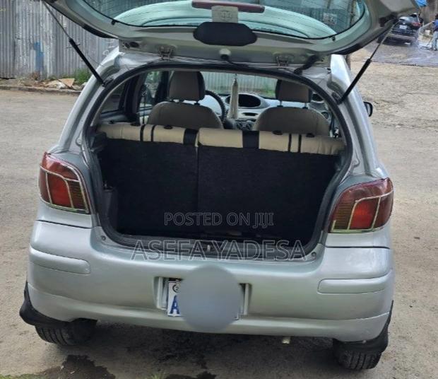 Toyota Vitz 2004 Silver