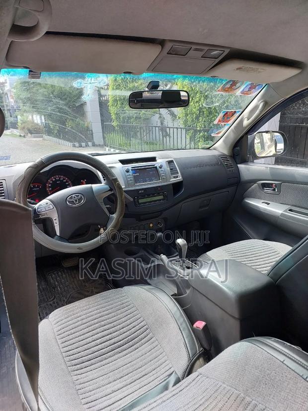 Toyota Hilux SR 4x4 2013 Gray