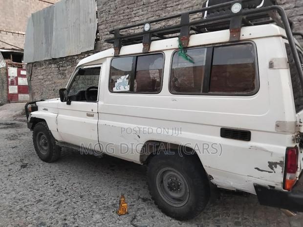 Toyota Land Cruiser 1993 White