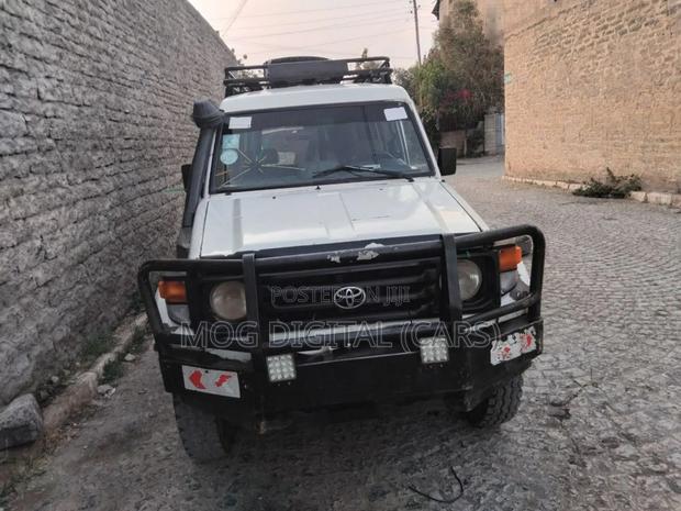 Toyota Land Cruiser 1993 White