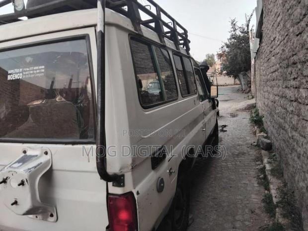 Toyota Land Cruiser 1993 White
