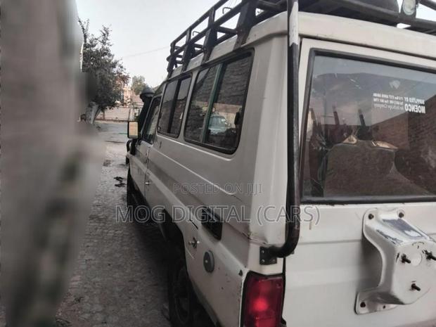 Toyota Land Cruiser 1993 White