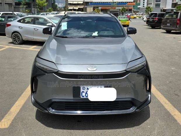 Toyota bZ4X 2025 Gray