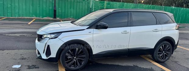 Peugeot 5008 2022 Off white