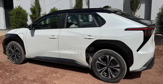 Toyota bZ4X 2023 White