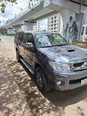 Toyota Hilux 2.5 D-4D SRX 2009 Gray for sale