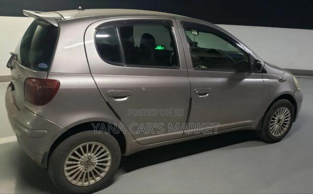 Toyota Vitz 2004 Gray