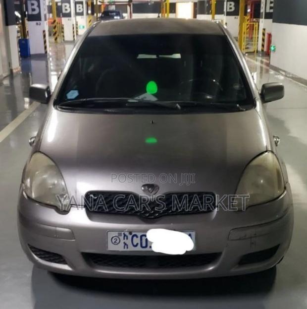 Toyota Vitz 2004 Gray