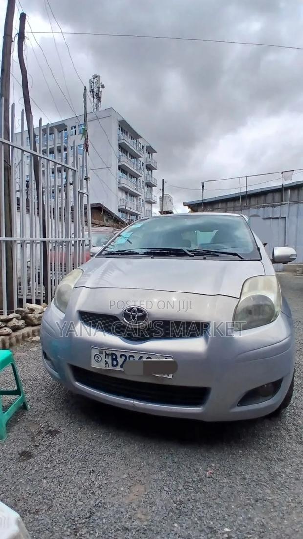 Toyota Yaris 2010 Gray