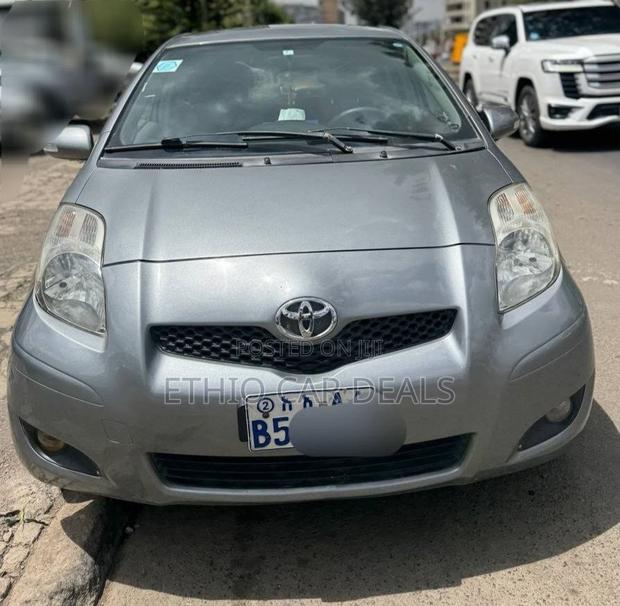 Toyota Yaris 2010 Silver