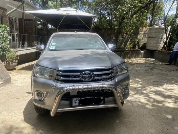Toyota Hilux 2016 Silver