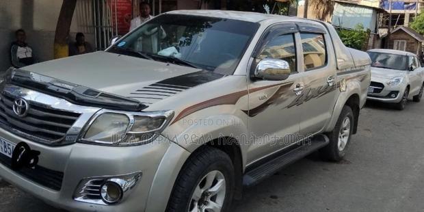 Toyota Hilux 2010 Teal