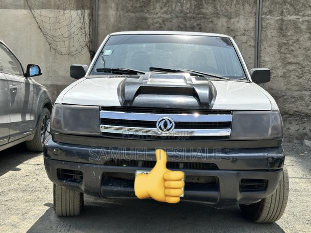 Dongfeng Lingzhi M3 2010 White