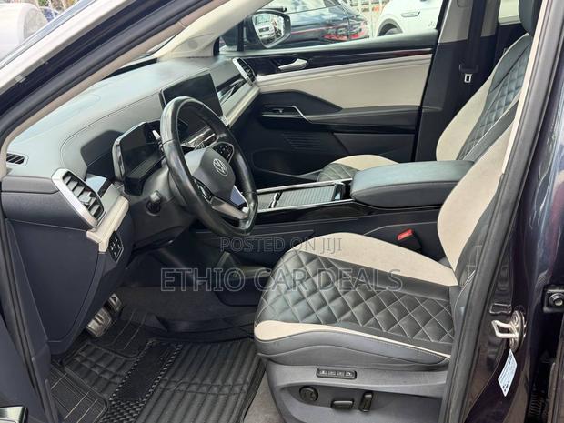 Volkswagen ID.6 2022 Blue