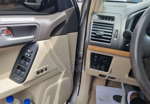 Toyota Land Cruiser Prado 2022 Silver