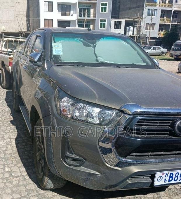 Toyota Hilux 2021 Beige
