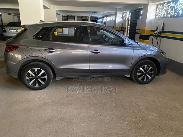 BYD E2 43 kWh 94 hp FWD 2025 Gray