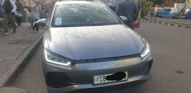 BYD E2 43 kWh 94 hp FWD 2024 Silver