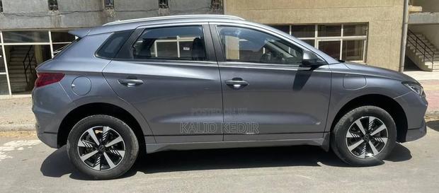BYD E2 43 kWh 94 hp FWD 2024 Silver