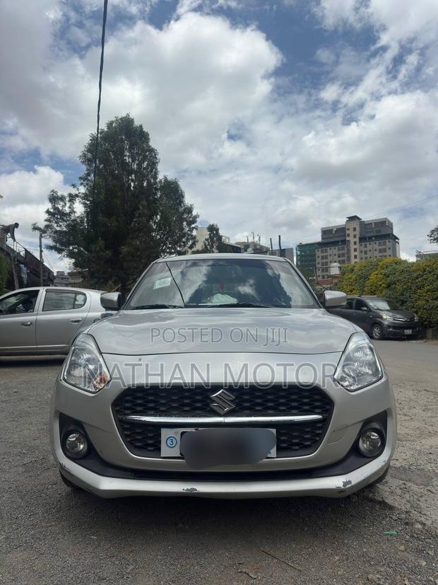Suzuki Swift 2022 Silver