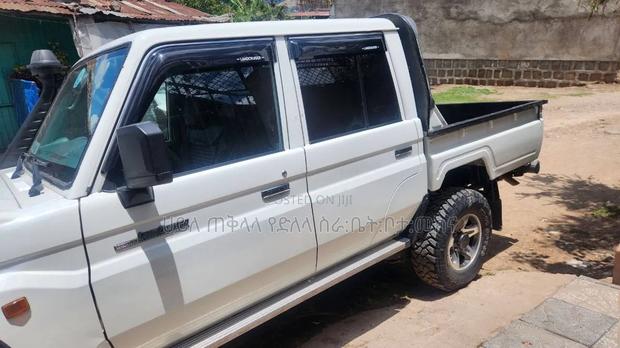 Toyota Land Cruiser 2019 Off white