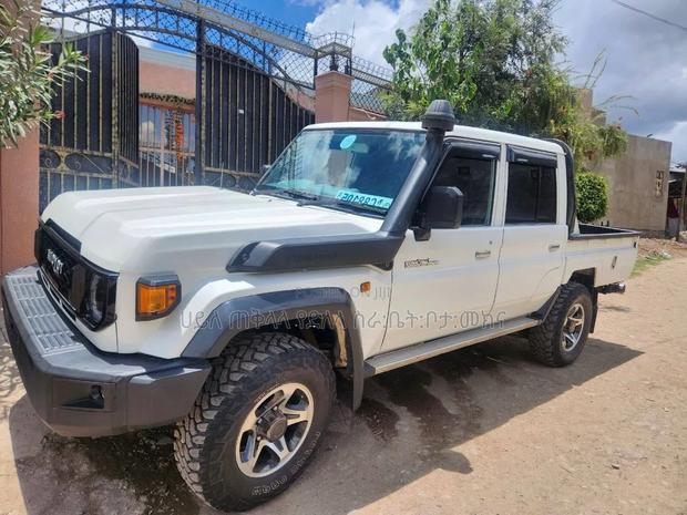 Toyota Land Cruiser 2019 Off white