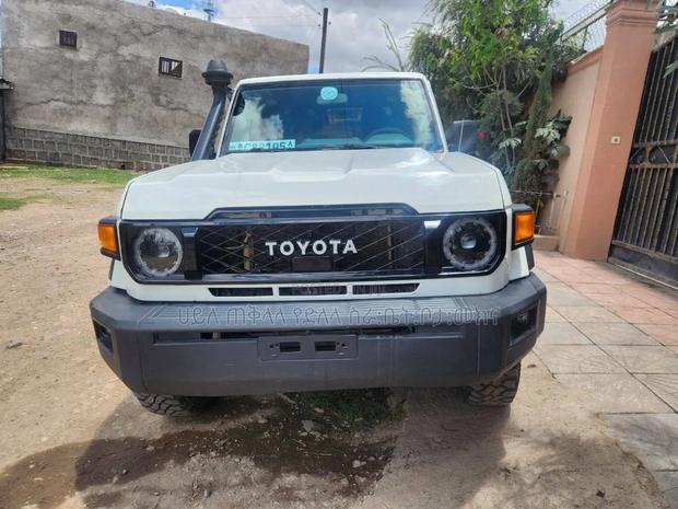 Toyota Land Cruiser 2019 Off white